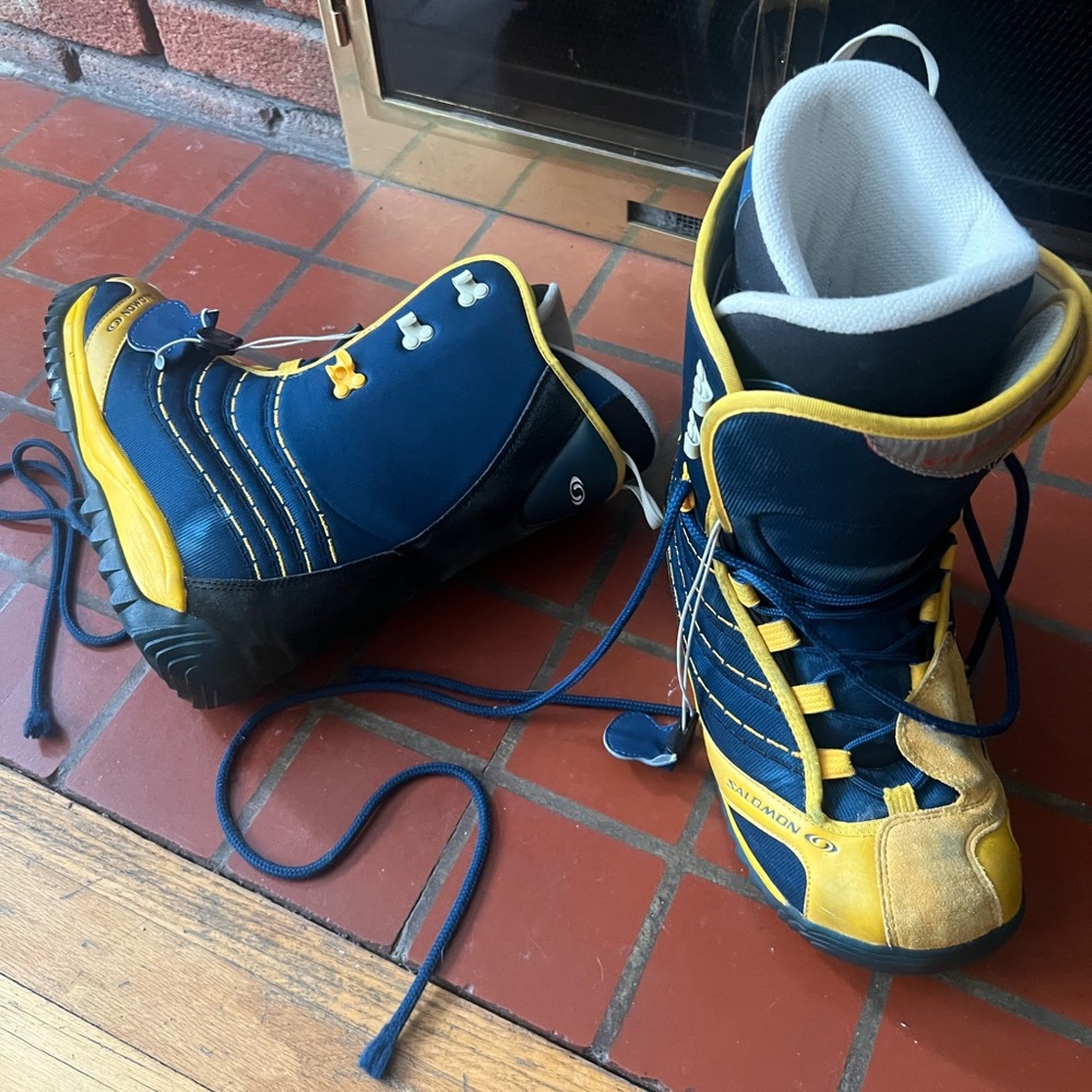 End of the season Salomon snowboarding boots size 10,5 unisex